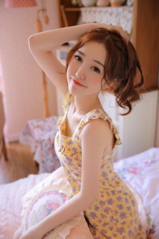 坐在叔叔棍子上写作业